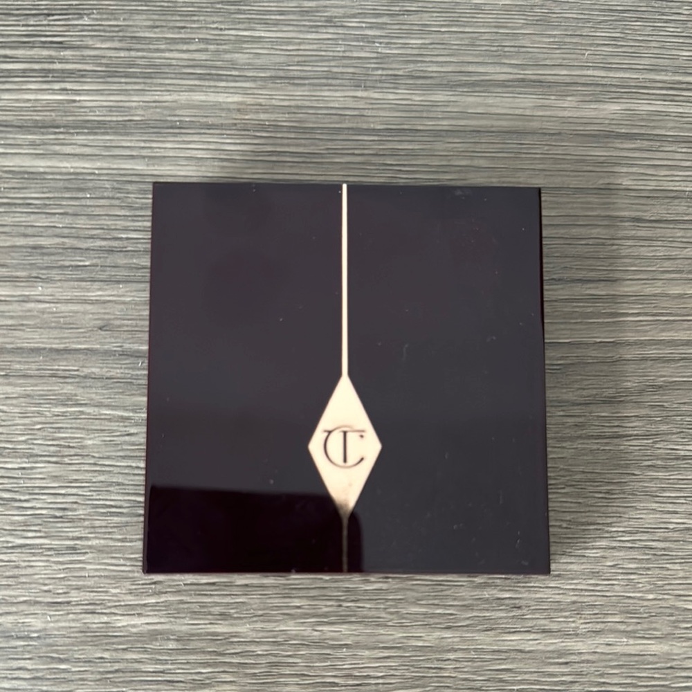 Charlotte Tilbury Luxury Eyeshadow Palette color  EXAGGEREYES NEW